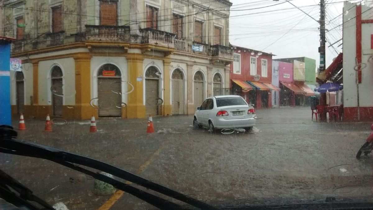 Temporal alaga ruas do Centro histórico de Cuiabá ReporterMT Mato