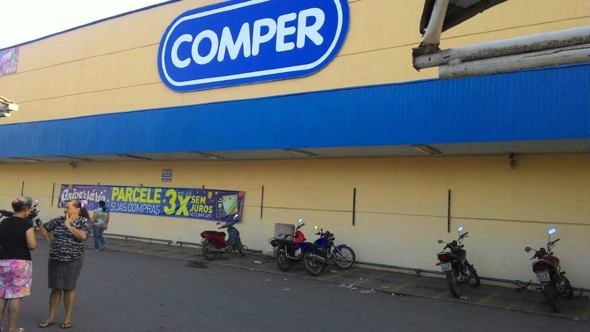 Dupla Rende Cliente E Leva Carro No Estacionamento Do Comper Em VG