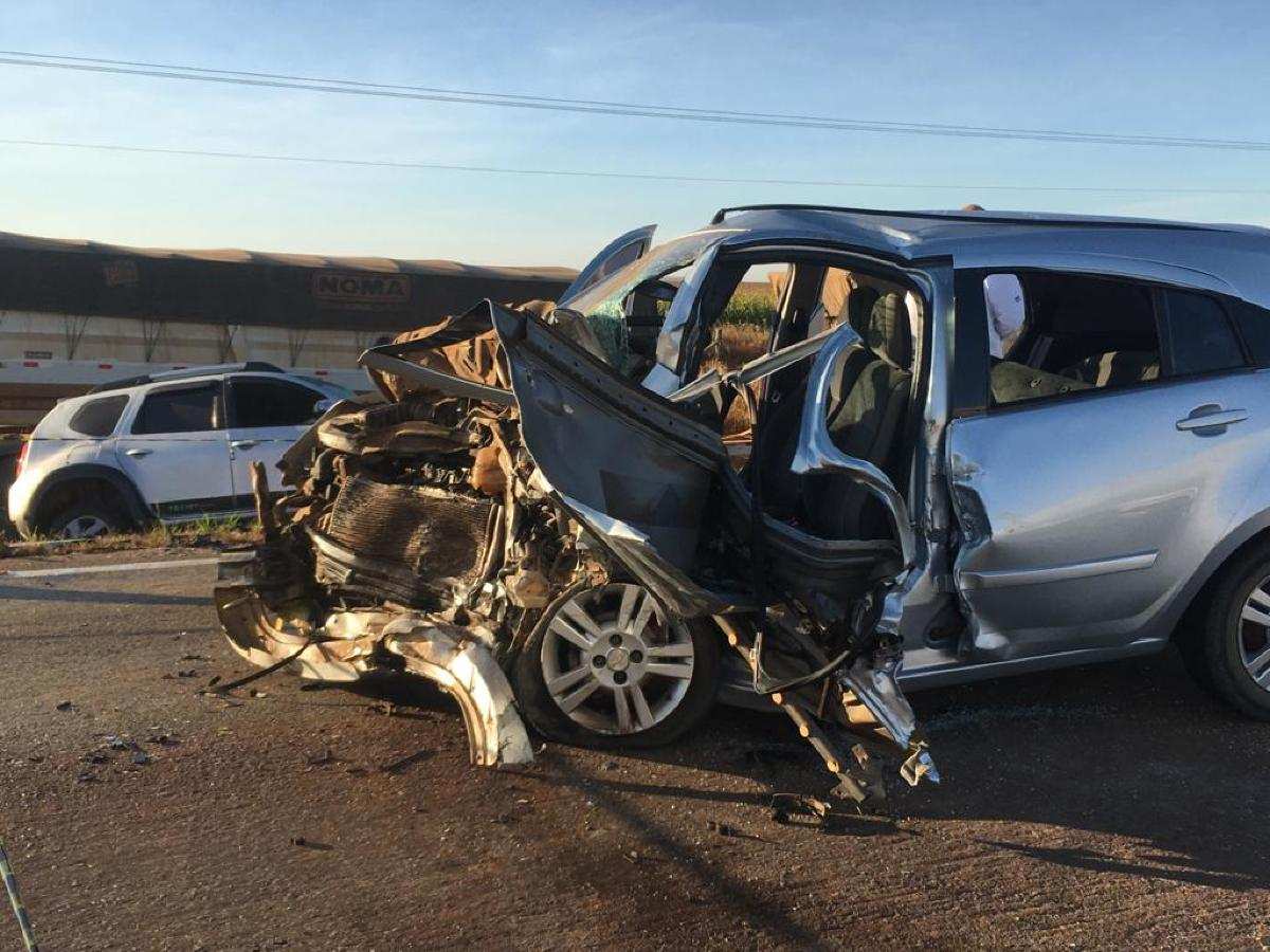 Batida De Frente Entre Duster E Agile Deixa Dois Mortos E Um Gravemente