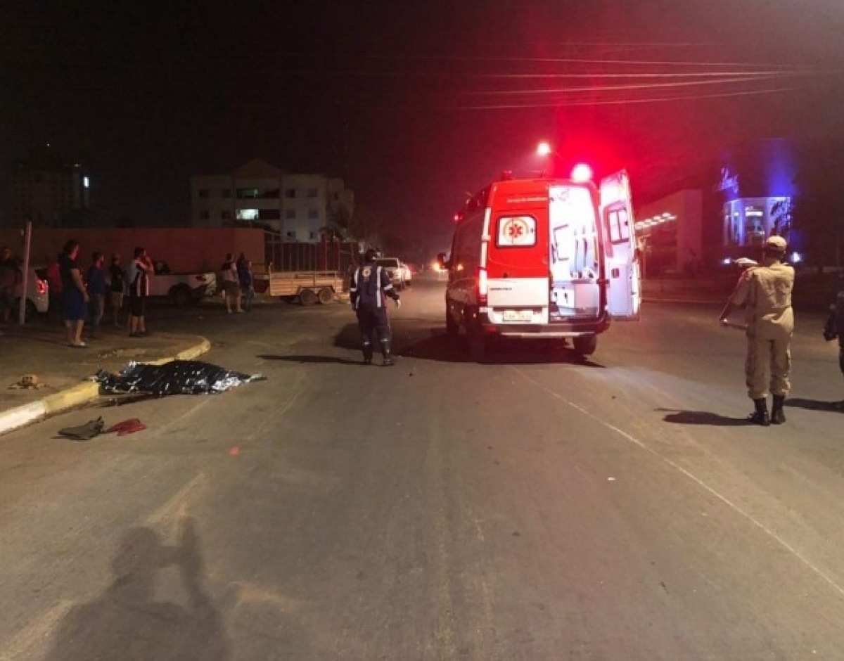 Motociclista Invade Preferencial Bate Em Carro E Morre Na Hora