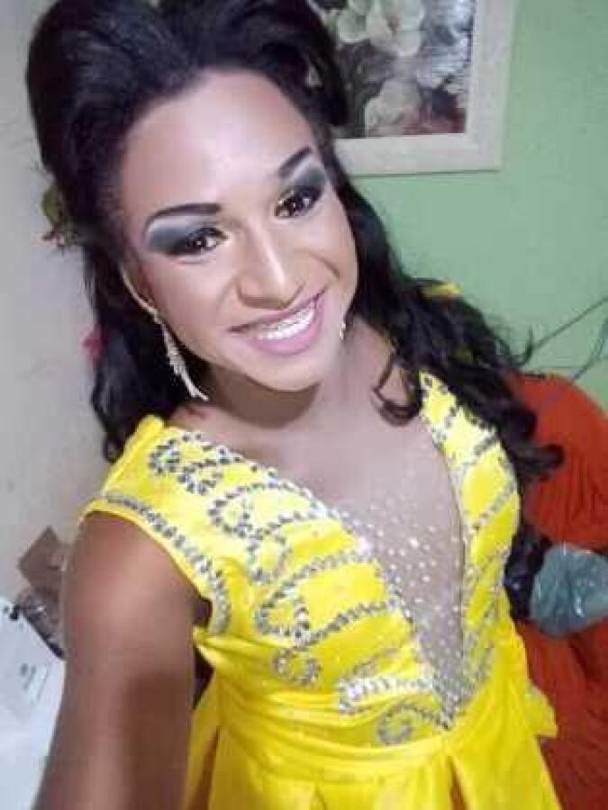 Corpo de travesti é encontrado dentro de brejo às margens de estrada