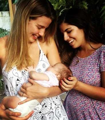 Debby Lagranha com a filha, Maria Eduarda, no colo e ao lado da amiga Natália Soutto (Foto: Reprodução/ Instagram)