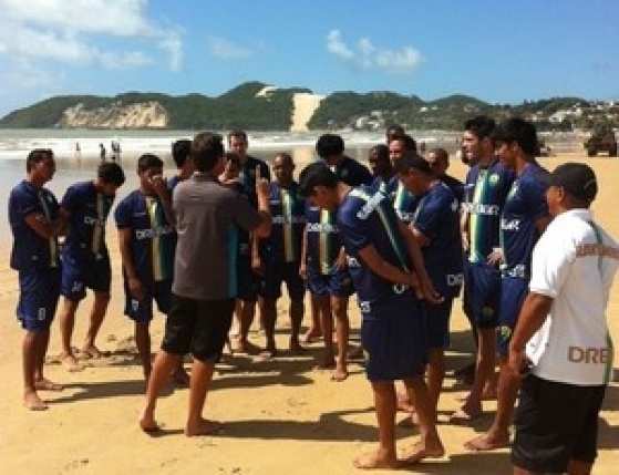 Cuiabá trabalhou na praia de Ponta Negra (Foto: Assessoria/Cuiabá Esporte Clube)