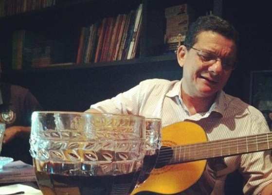 Dedilhava um violão com muita propriedade e gostava de cantar. (Thalita Araujo)