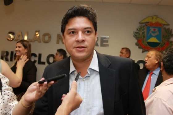 Leonardo Oliveira disse que Mendes desistiu de extinguir nove secretarias e que somente sete serão cortadas
