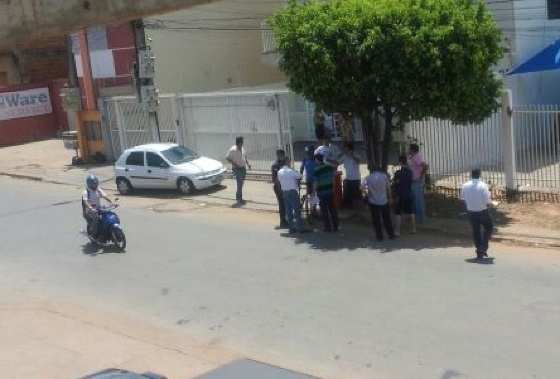 Polícia Militares estão dentro da mata tentando capturar o terceiro assaltante. (Foto: Thiago Cunha/RepórterMT)