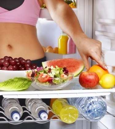 Saber o que manter e pegar na geladeira pode fazer milagres pela dieta (Foto: Getty Images)