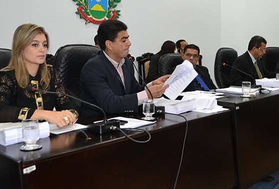 Emanuel e os membros da CPI: muita conversa e pouco resultado (RepórterMT)