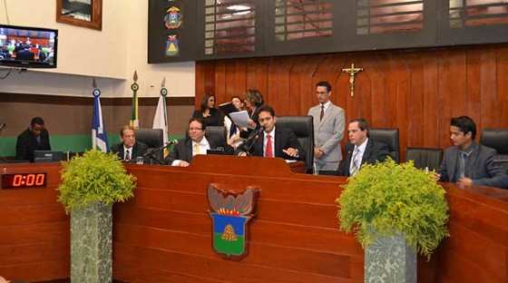 Vereadores questionam contratos e licitações (RepórterMT)