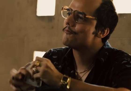 Wagner Moura careca em filmagem (Foto: reprodução)