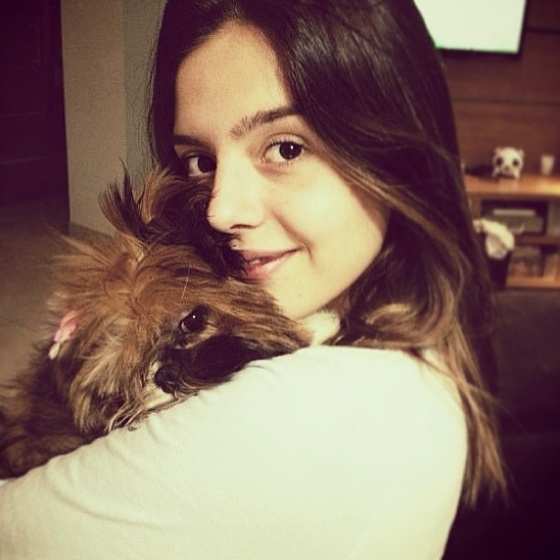 Giovanna Lancellotti com seu cachorrinho de estimação (Foto: Instagram)