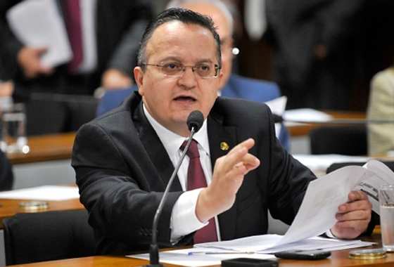 Pedro Taques durante sessão no Senado (Foto: Reprodução)
