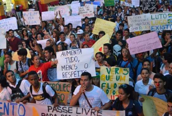 Quase três mil pessoas foram às ruas no primeiro Ato (Foto: RepórterMT)