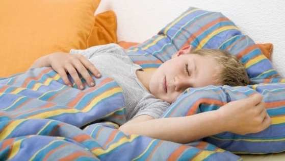 (Foto: Editora Abril) Muitas crianças mais velhas que ainda fazem xixi na cama ficam deprimidas e com baixa autoestima 