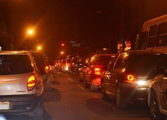 Trânsito no horário de pico irrita motoristas em Cuiabá (Foto: RepórterMT)