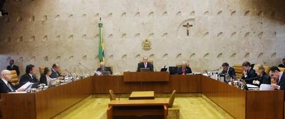 Plenário do Supremo, no último dia 8, em sessão presisida pelo relator do mensalão, Ricardo Lewandowski, com os novos ministros Teori Zavascki e Luís Roberto Barroso (Foto: Gervásio Baptista/SCO/STF)