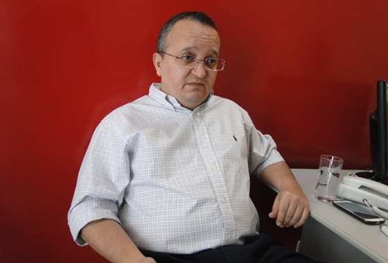 Pedro Taques em visita ao site (Foto: RepórterMT)