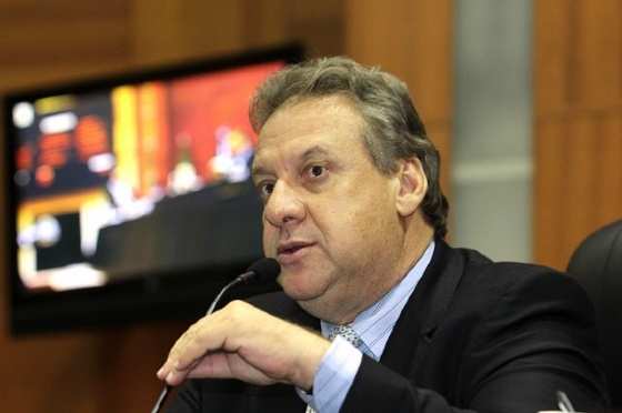 Romoaldo Júnior responde como presidente da AL
