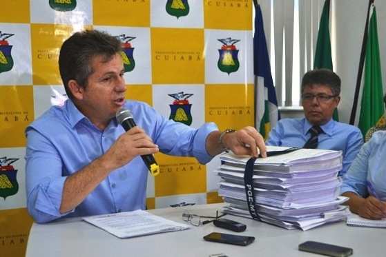 Dez servidores, que são acusados de causar prejuízo de mais de R$ 3 milhões ao erário, foram demitidos pelo prefeito (Foto: RepórterMT)