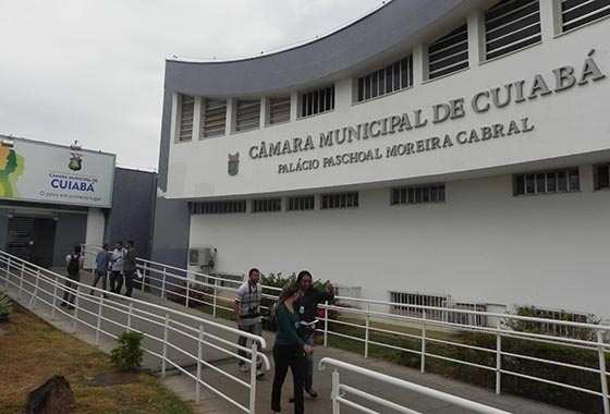 Fachada da Câmara de Cuiabá (Foto: RepórterMT)