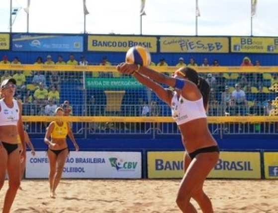 Vivian e Pri Lima já estão classificadas para torneio principal em Sinop (Foto: Divulgação/CBV)