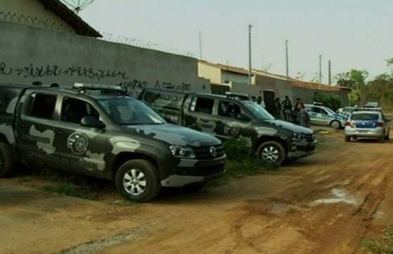 Corpos de casal e dois filhos são achados dentro de casa, em Cidade Ocidental, Goiás (Foto: Reprodução/TV Anhanguera)