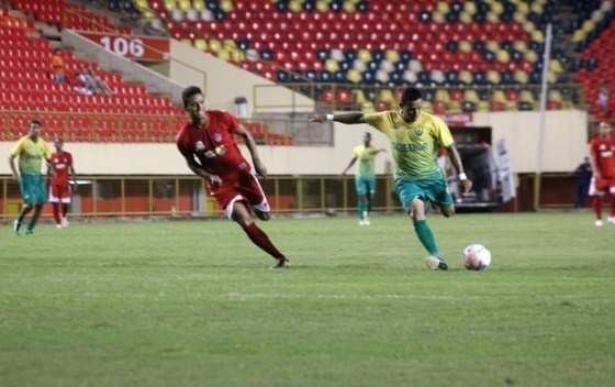 Rio Branco e Cuiabá se enfrentam no estádio Arena da Floresta, pela Série C (Foto: João Paulo Maia)