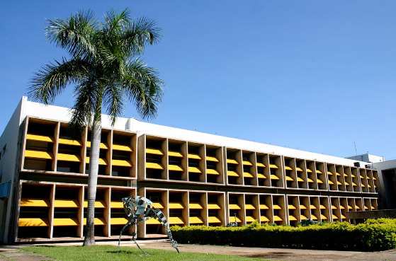 Medida afeta o campus de Cuiabá por falta de condições para pagar água, luz e contratos terceirizados.