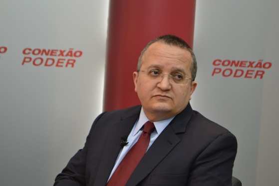 Taques apenas pontuou que não comentaria as declarações de seus adversários para não polemizar a questão.