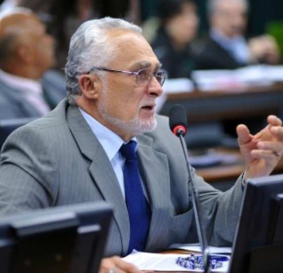No mês passado, José Genoino renunciou ao mandato de deputado federal, antes de a Mesa Diretora da Câmara aprovar a abertura de processo de cassação.