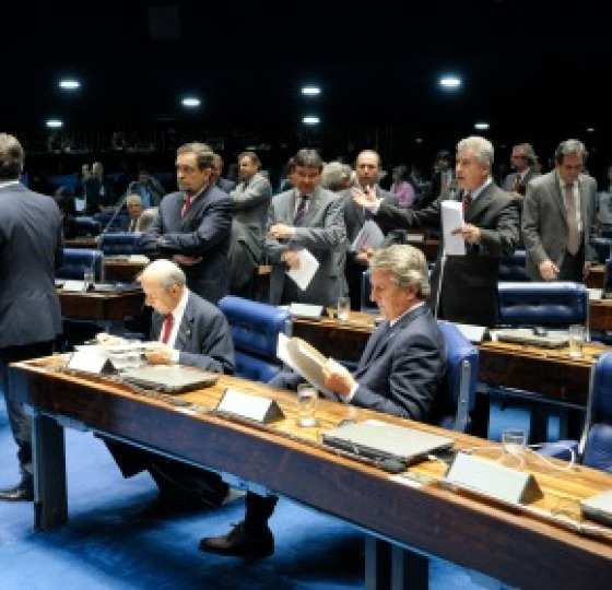 Com as mudanças, fica o voto aberto para cassações e vetos presidenciais