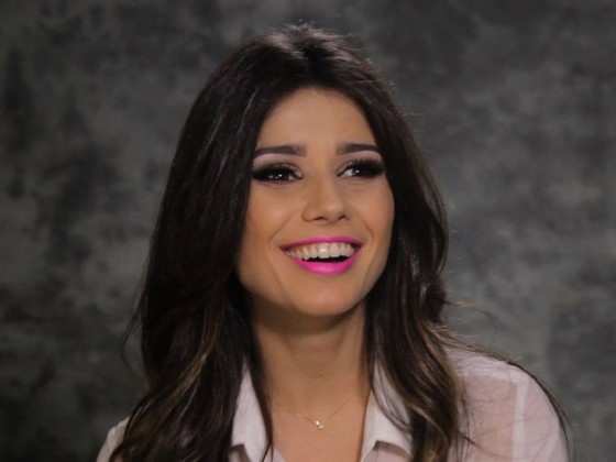 Paula Fernandes durante entrevista para o programa "Viva o Sucesso"