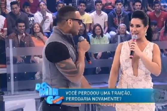 Scheila Carvalho é a apresentadora do Domingo da Gente, da Record, deste dia 1º de dezembro.
