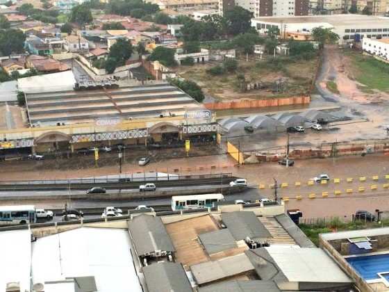 Trecho da Avenida Fernando Corrêa onde fica viaduto ficou alagado 