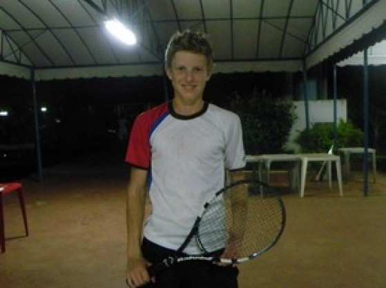 Tenista Marvin Spiering mora e treina em Uberlândia