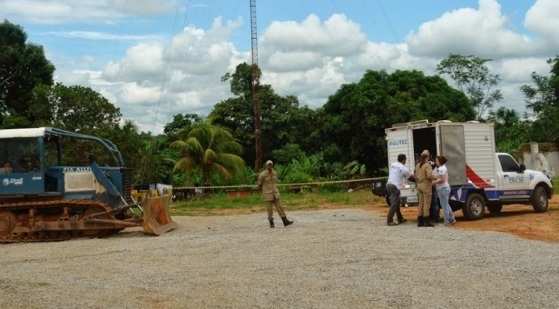 Após ver filha morta, pai da criança ficou em choque e teve que receber atendimento médico. 