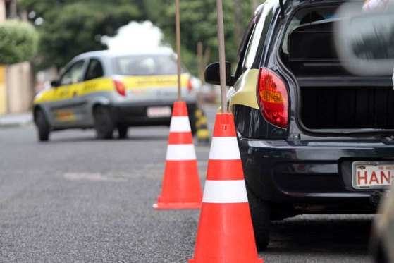 Governo entende que custo elevado tem levado milhões de brasileiros a dirigir sem habilitação.