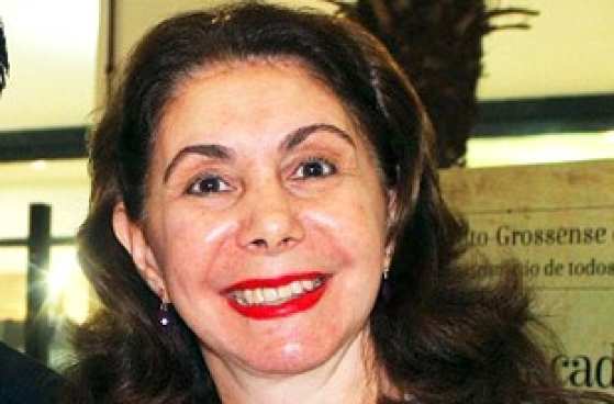 Yasmin Nadaf é escritora, professora, pós-doutora em Literatura, mas aqui filha de Jamil Boutros Nadaf
