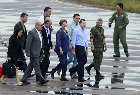 Dilma desembarca em Sinop e segue de helicóptero para Lucas do Rio Verde acompanhada do governador Silval Barbosa