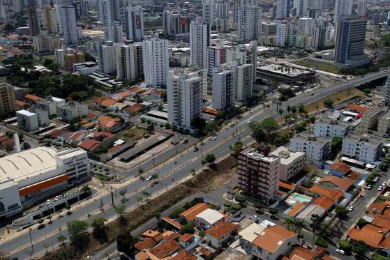 Imagem aérea da Avenida Miguel Sutil.
