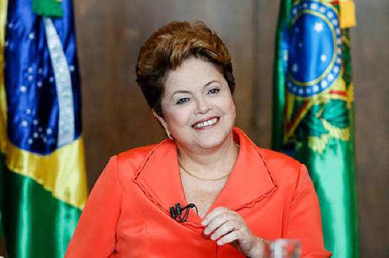 Dilma: em 4 anos, dólar passa de R$ 1,66 para R$ 2,66