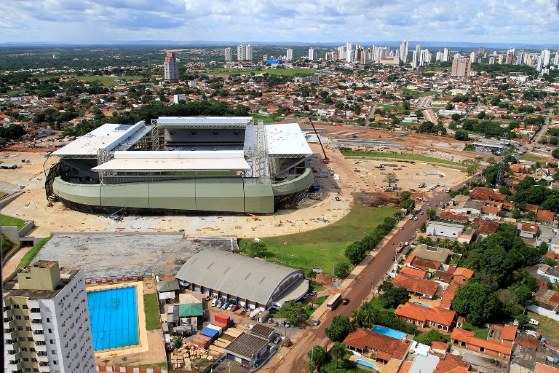 Casas e comércio do entorno da Arena são notificados para fazer calçadas