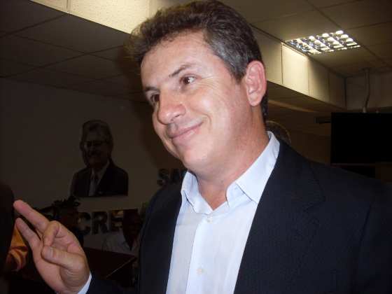 De acordo com o coordenador da campanha de Taques, a oposição está afiada e pretende fisgar nos próximos dias, outro aliado da base governista, o PP. 
