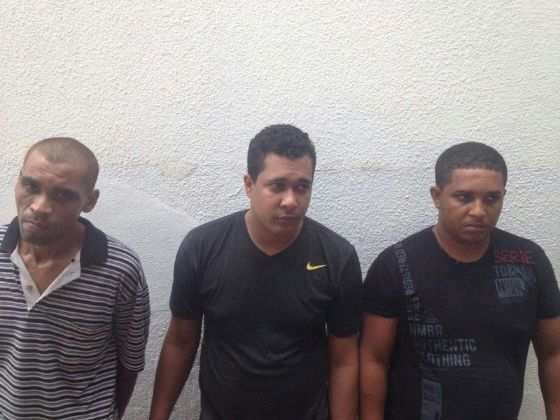 Os bandidos foram levados a Central de Flagrantes da capital e autuados por roubo. Eles devem ser encaminhados a uma unidade prisional da capital. 
