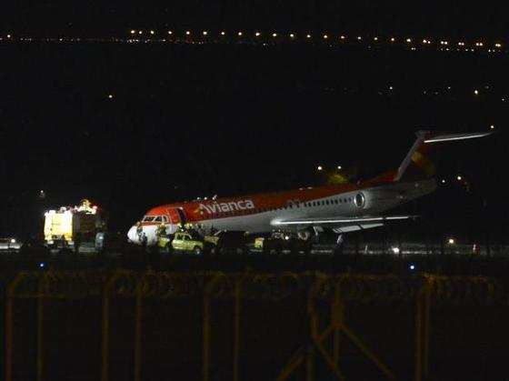 Avião perde trem de pouso e desce de barriga em Brasília