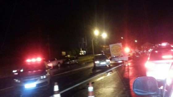 Diante da blitz tráfego na rodovia ficou lento e congestionamento se estendeu por mais de 10 km. 