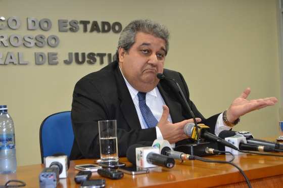 Prado: críticas à imprensa