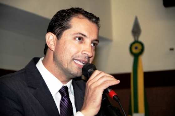"A minha opinião é que tenha uma intervenção do poder público para que o prefeito, que é o titular do serviço".
