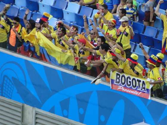 Torcida colombiana: invasão amarela na Arena Pantanal