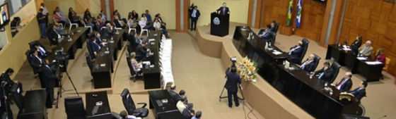 Assembleia tem 18 candidatos a reeleição.